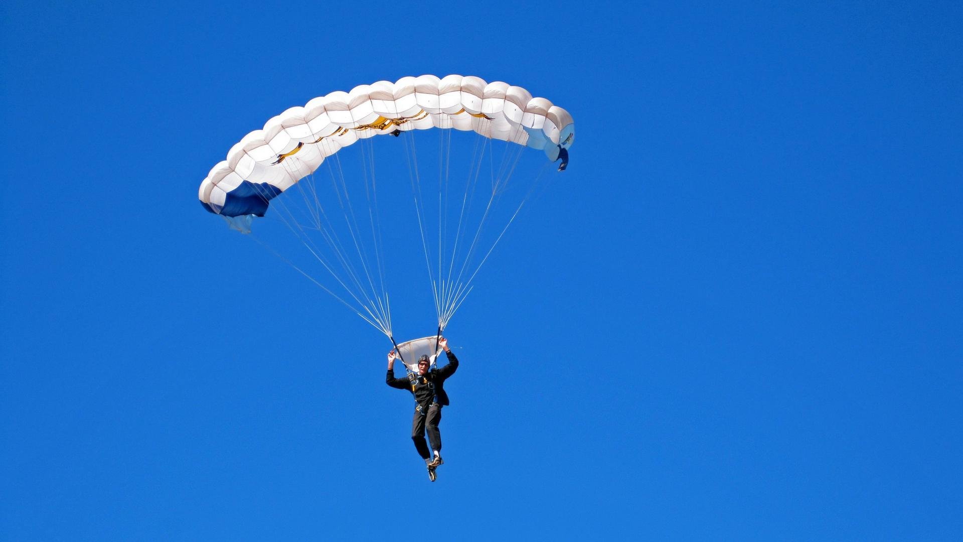 开云体育在线-西甲国家德比焦点战，黄蜂最后时刻击败深圳队